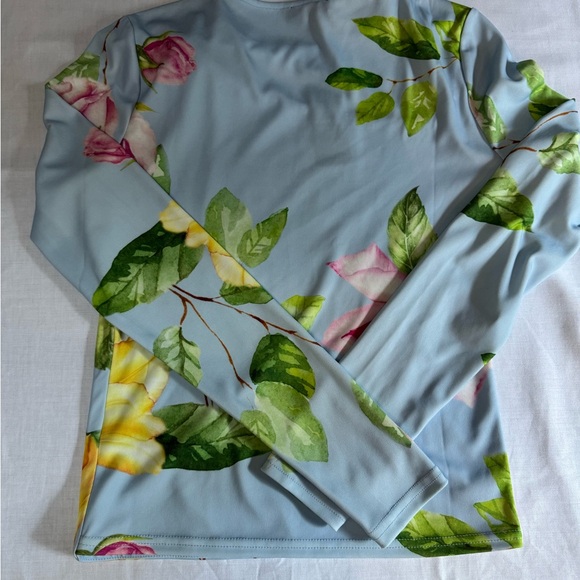 Bebe Cut Out Flower Long Sleeve Top Size Small NWT - Picture 5 of 5
